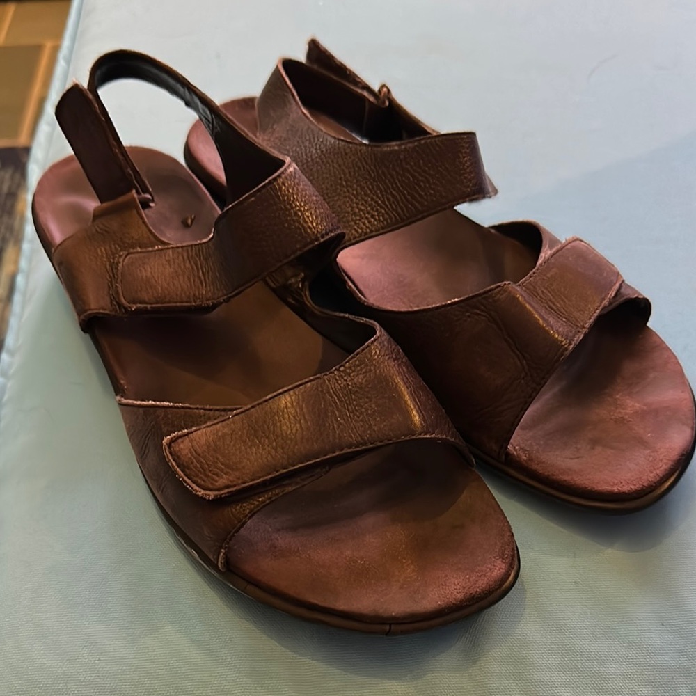 Easy Spirit Brown Comfort Sandals with Adjustable Straps